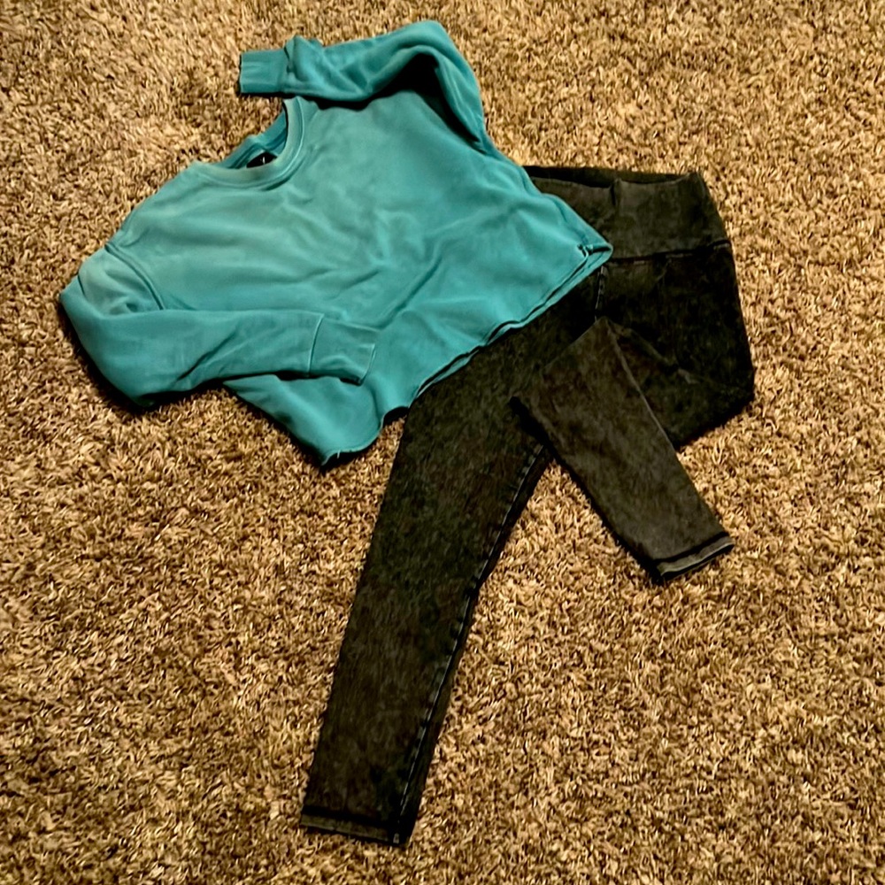 Am Eagle crop sweatshirt AND Aerie leggings
